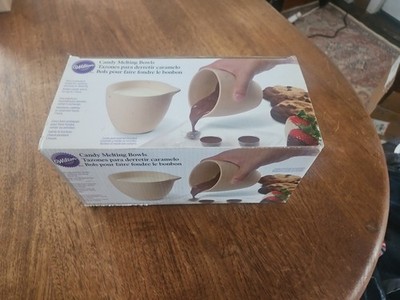 Wilton 2 Count Convenient Candy Melting Bowls For Melting Pouring & Dipping
