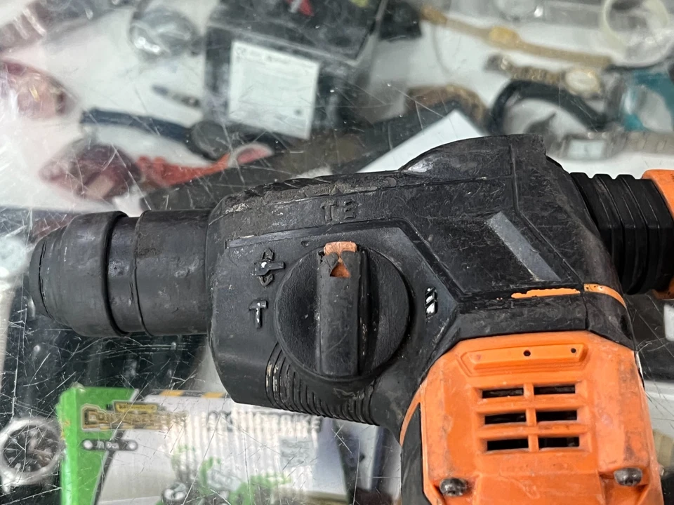 AEG BBH 18 18V TALADRO PERCUTOR GIRATORIO INALÁMBRICO - SOLO PIEL Foto 2 de 4