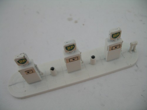 Matchbox 13 & A-1: Dodge Wreck Truck & BP Garage Pumps and Sign - Picture 14 of 21