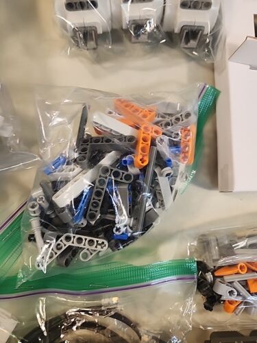 LEGO Mindstorm NXT 2.0 Retired 8547 Set w Manual CD - Picture 7 of 13