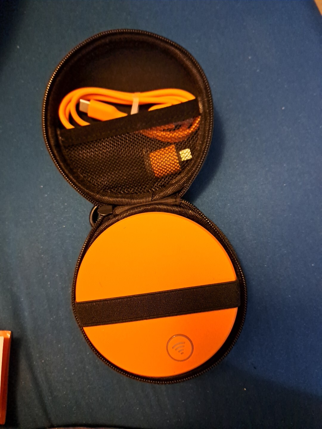 Skyroam Solis Global WIFI Roaming Mobile Hotspot  Power Bank