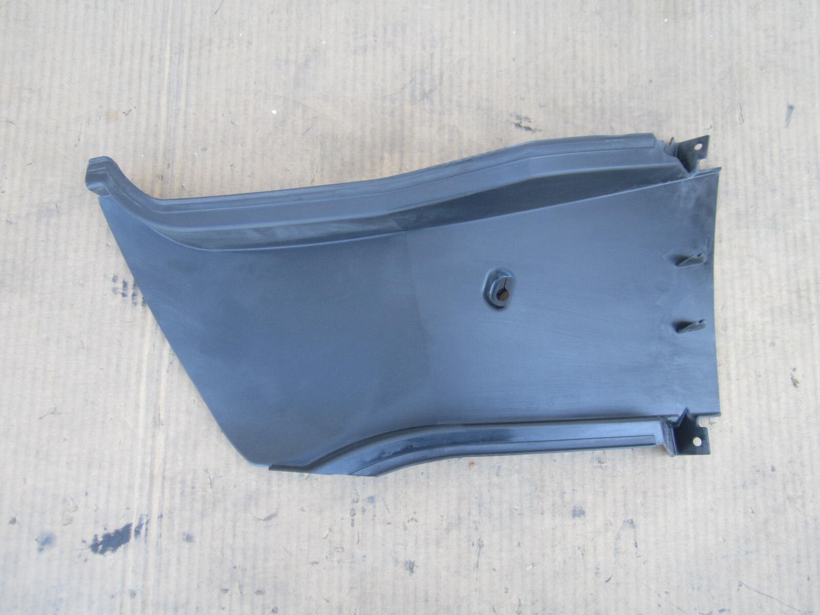 os21019 BMW i8 BASE 2014 2015 2016 2017 Front LH Air Duct Lower OEM