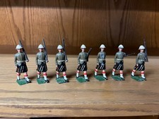 Britains England Toy Soldier Set Queen's Own Cameron Highlanders 114 - 7 Set