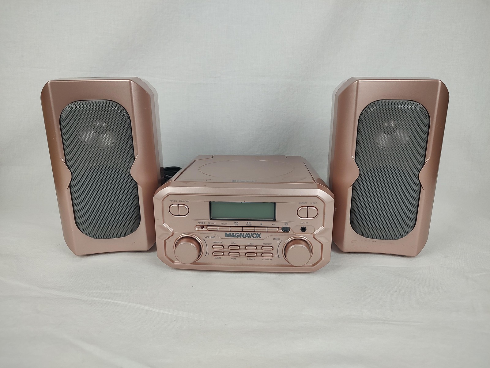 Magnavox MM 435 M CD Shelf Clock Radio Bluetooth AM/FM Gold Stereo Speakers Tested photo Magnavox MM 435 M CD Shelf Clock Radio Bluetooth AM/FM Gold Stereo Speakers Tested photo