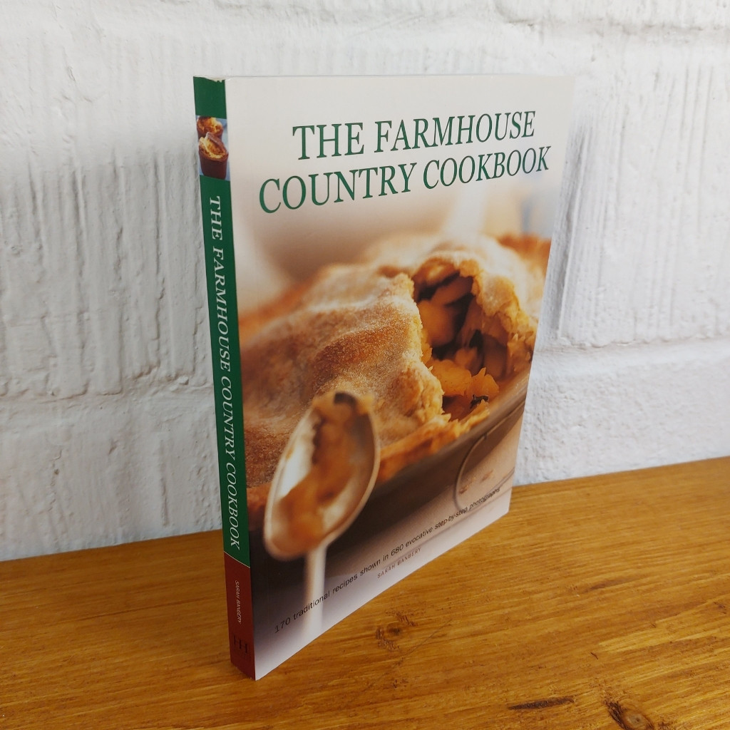 The Farmhouse Country Cookbook: 170 traditional recipes shown in 680...