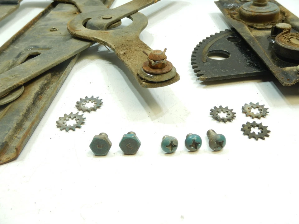 1946-1951 Kaiser Frazer Manhattan regulador ventana delantera derecha Foto 4 de 4