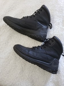 nike kynwood boots black