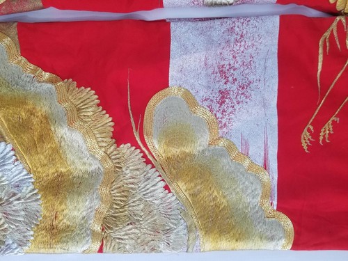 Vintage Traditional Japanese Uchikake Red and Gold Embroidered Wedding Kimono - Picture 12 of 19
