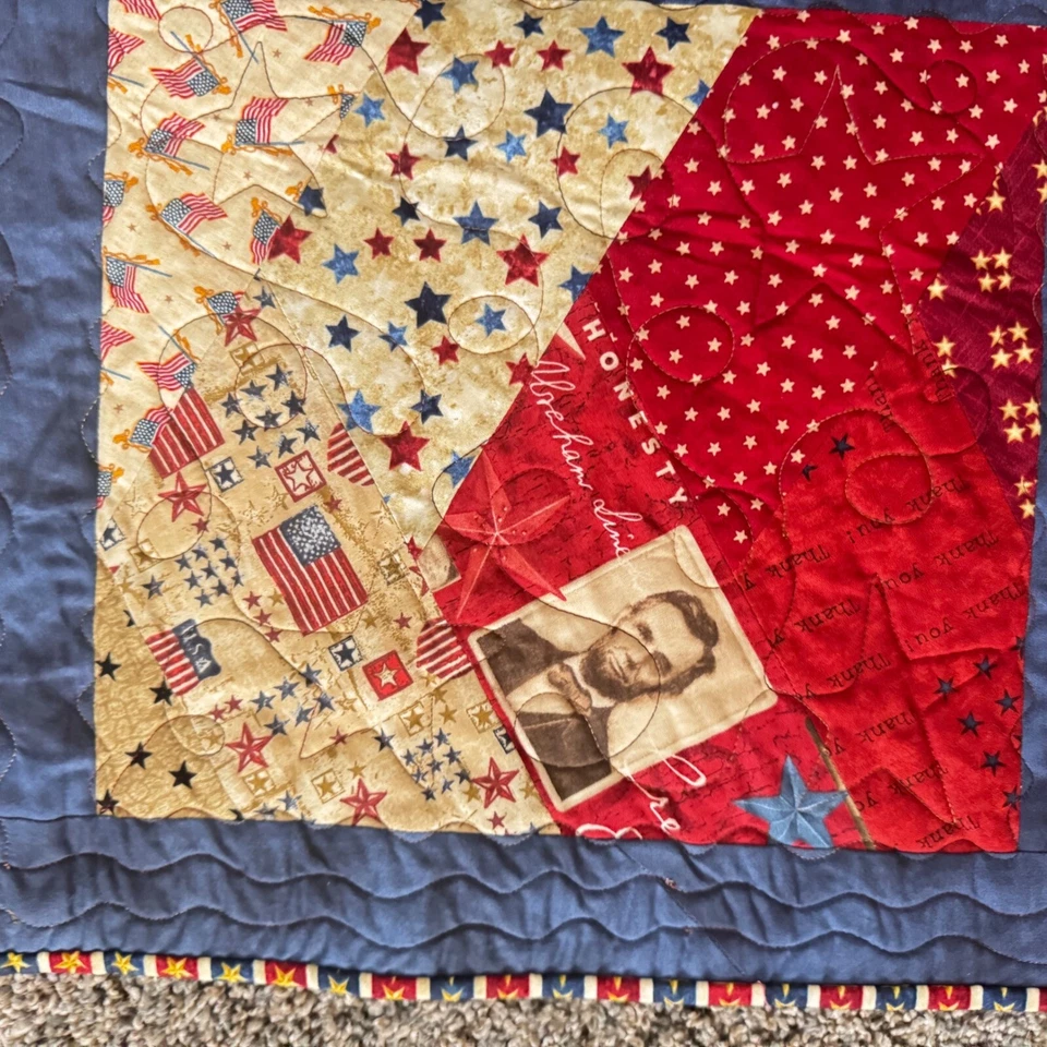 Colcha de colo patriótica feita à mão americana estrelas e listras EUA assinada em excelente estado usado 60x60" - Imagem 2 de 4