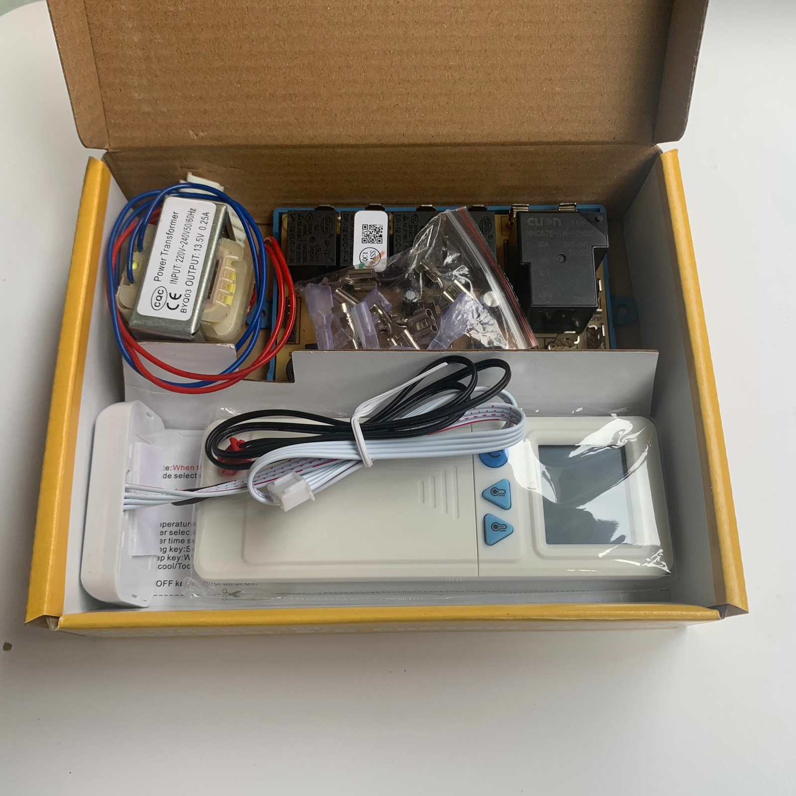 Universal Ductless Mini-Split AC Control System QD-U02B+ With Remote and Sensor