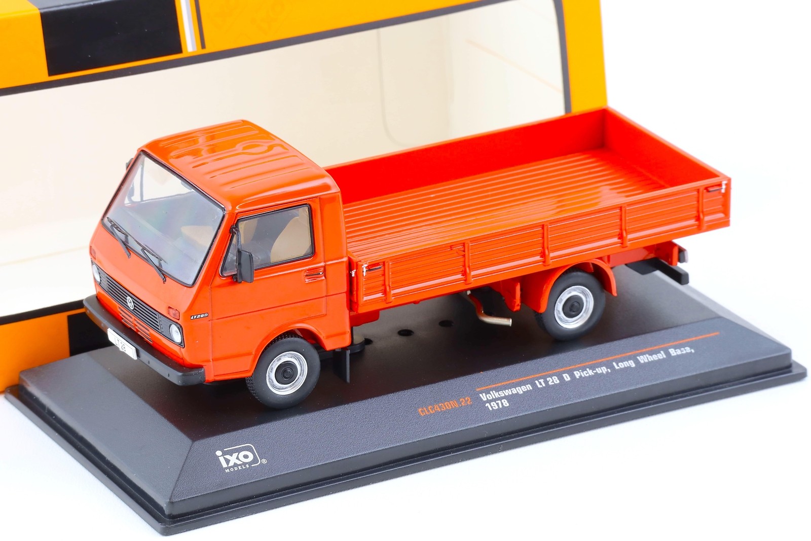 1:43 IXO Volkswagen VW Lt 28 D Long Platform 1978 Red