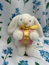 Jellycat BNWT Small Bashful Bunny Cream White with Present gift RETIRED plushie 