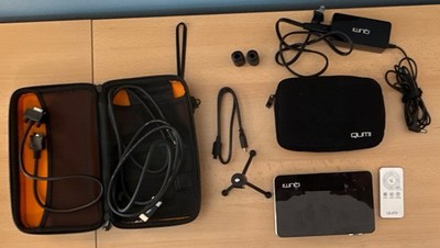 Vivitek Qumi HD Pocket Projector HDMI w/remote, tripod and many accessories