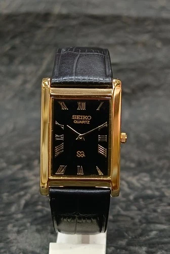 SEIKO Quartz Slim Tank Style Vintage Roman Numeral Dial Wristwatch