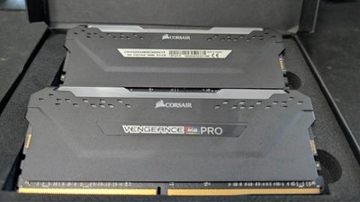 Corsair Vengeance RGB Pro (CMW32GX4M2C3000C15) 2x16GB - 32gb DDR4 @ 3000mhz