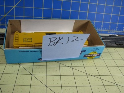 HO ATHEARN BLUE BOX MAINE CENTRAL (MEC) BOX CAR  (BK-12)