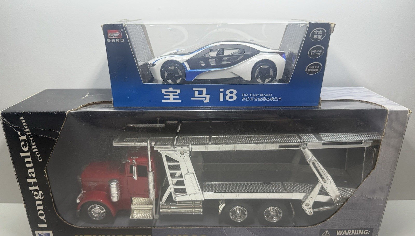 1/32 NewRay Long Hauler Collection PETERBILT Model 379 & BMW i8