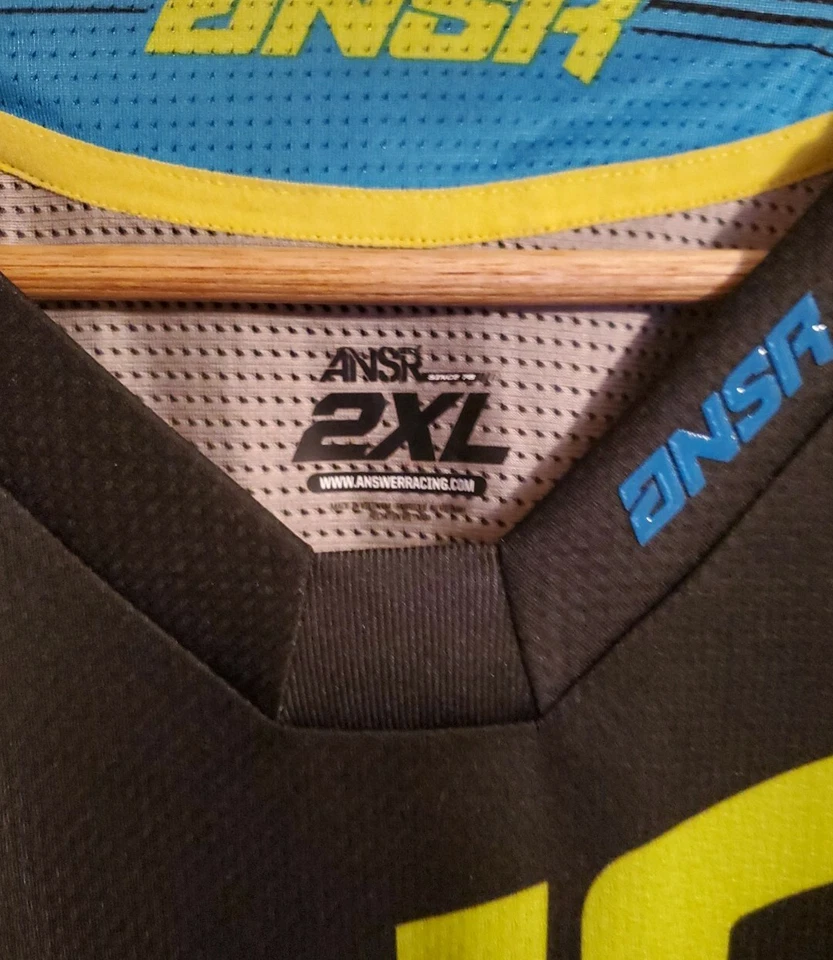 New Answer Red & Black A17 Alpha Jersey & Gloves in 2XL (NEW) - Image 4 of 4