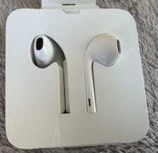 NEW Genuine Apple Wired Lightning Adapter Cable Plug Earbuds Headphones, White