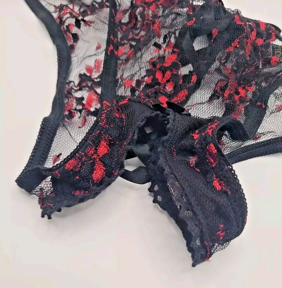 Bragas de bikini de colección Frederick's Of Hollywood SEDUCCIÓN NEGRO ROJO ENCAJE SIN ENTREPIERNA Foto 4 de 4