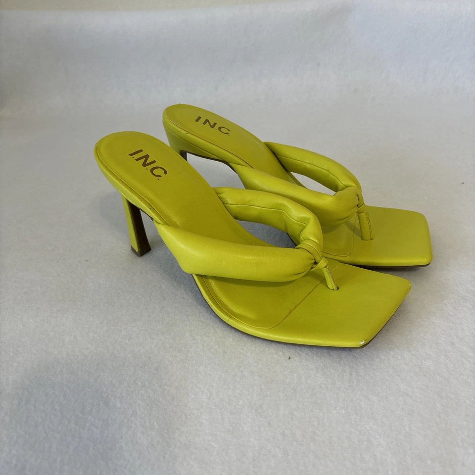 Tanga de salto alto feminina INC de couro sintético biqueira aberta biqueira quadrada tamanho 9M nova com etiquetas - Imagem 2 de 4