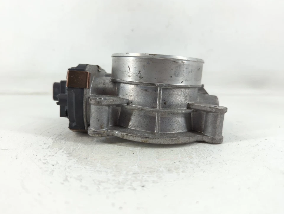 Carrocería del acelerador Chevrolet Suburban 1500 JZYIA Foto 3 de 4