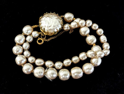 VTG Signed MIRIAM HASKELL 8mm & 5mm Baroque Glass Pearl Bracelet Ornate Clasp 7''