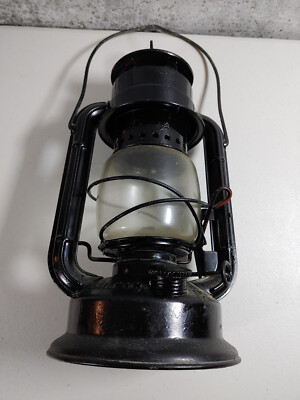 Vintage Chalwyn Tropic Lantern Kerosene Lamp Black   Made in England