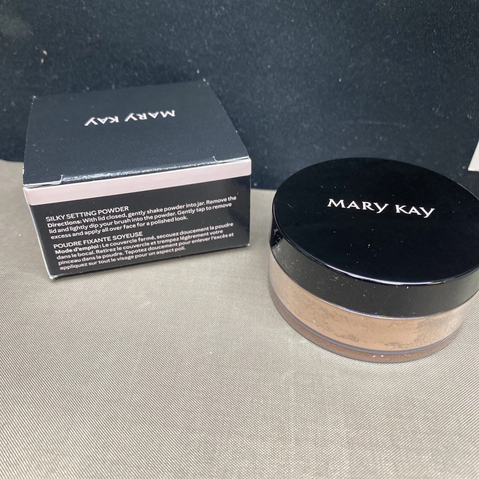 Mary Kay Silky Setting Powder - Medium Beige - New in box - - Image 4 of 4