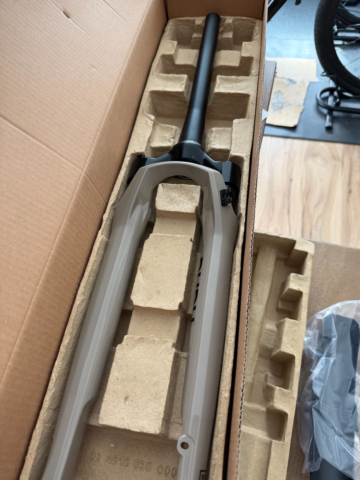 RockShox Rudy XPLR Base Gravel Suspension 700C Fork Tapered 40mm Travel 12x100mm