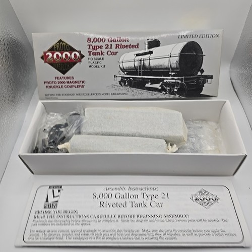 Life Like HO Scale Proto 2000 8.000 Gal. Tank Car Series #21285 Union #8006 | Zustand: New
