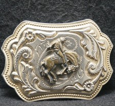 XD19140 VINTAGE 1970s  HORSE BUCKING COWBOY  WESTERN ARTWORK MENS BELT BUCKLE
