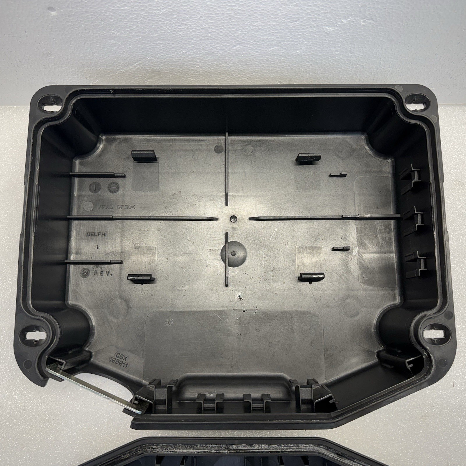 Maserati Quattroporte 2003-2007 Engine cover