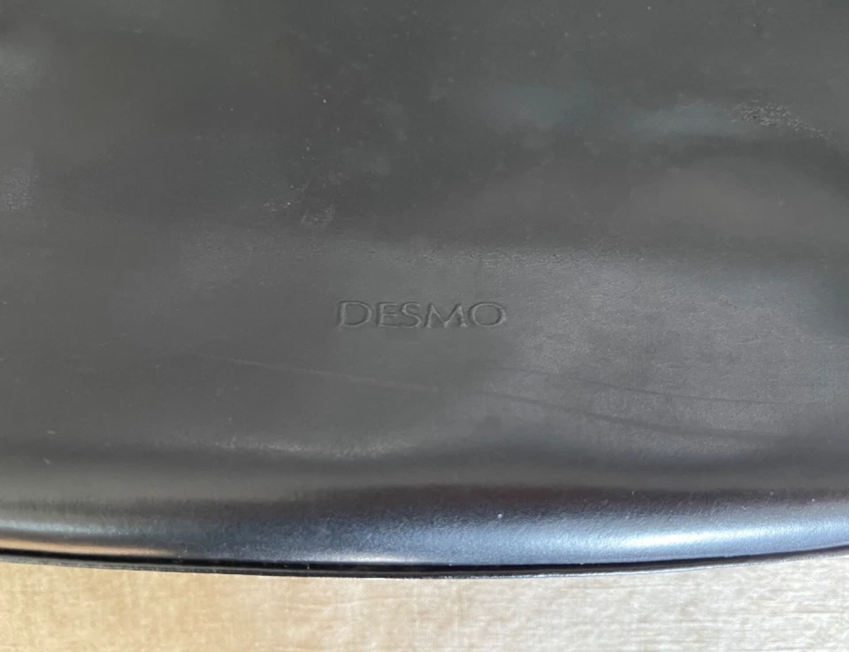 Bolso de Mano Desmo Grande de Cuero Negro Hecho en Italia con Puntada Blanca en Contraste Foto 2 de 4