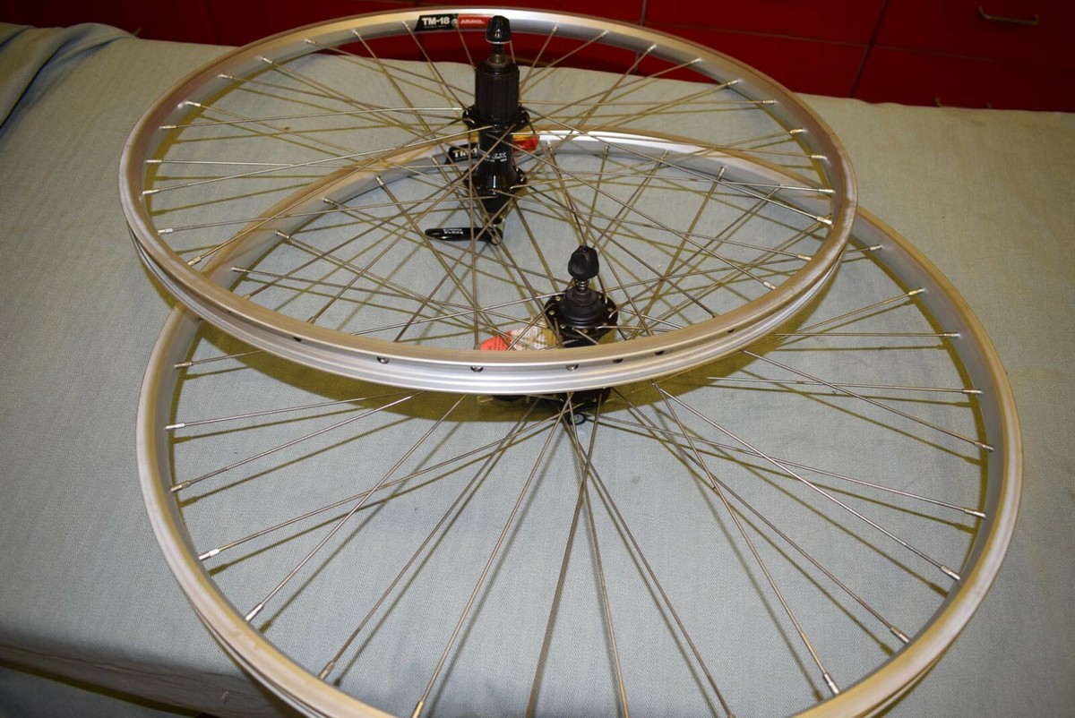ARAYA TM-18 wheel set MTB 26'' Shimano Deore LX 8 speed ARAYA TM-18 wheel set MTB 26'' Shimano Deore LX 8 speed