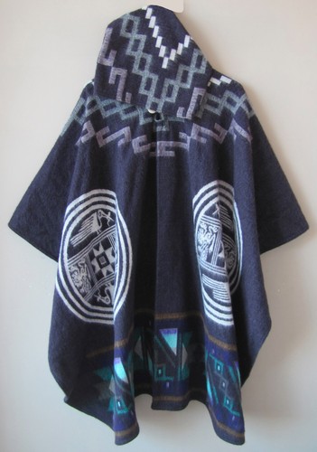 Llama Poncho with Hood | Soft and Comfortable Wool | Navajo Design | Handcrafted - Picture 2 of 3