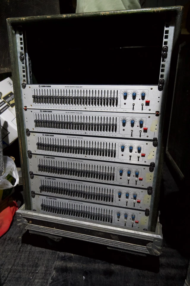 Klark Teknik DN300 Mono Equalizer - Image 2 of 4