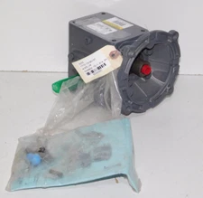 New Boston Gear F715-10-B5-G Speed Reducer C-Face 56C 10:1 1.2HP 1750 RPM Altra