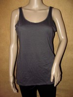 Fabletics $35 Myra Tank Shirt Gray Low Scoop Back Fitted Sleeveless Logo S Fabletics $35 Myra Tank Shirt Gray Low Scoop Back Fitted Sleeveless Logo S