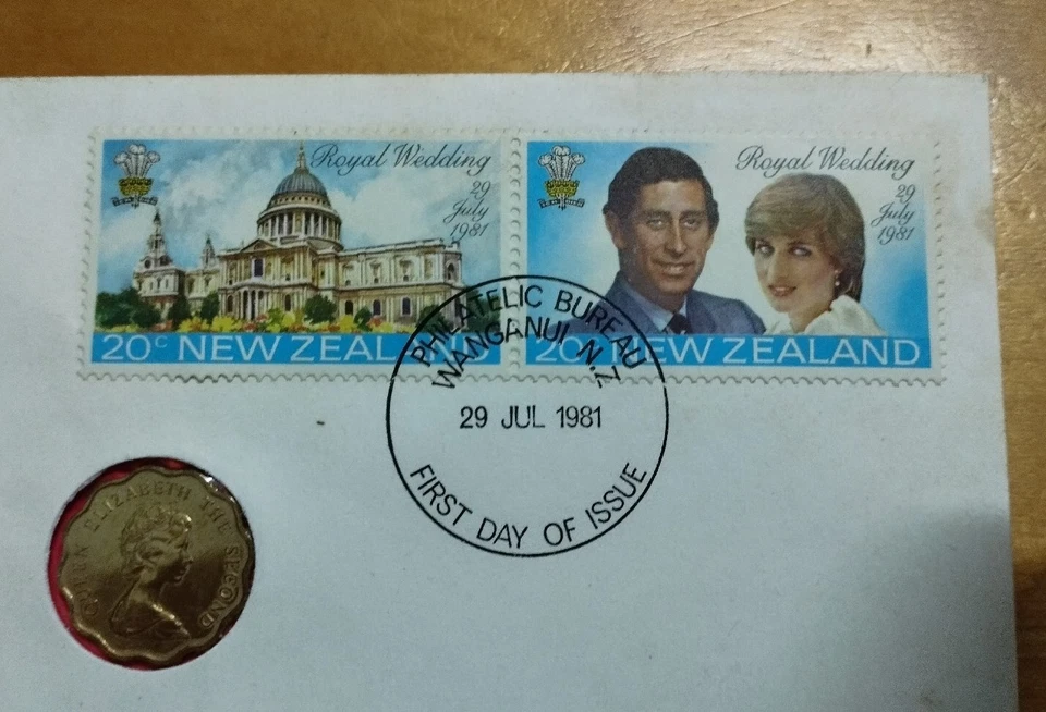 1981 New Zealand Royal Wedding Stamp FDC Inlaid QE2 Queen Elizabeth II odd Coin - Image 4 of 4