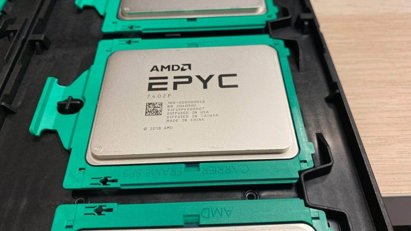 amd-epyc-7402p-cpu-processor-24-core-2-80ghz-128mb-cache-180w-100