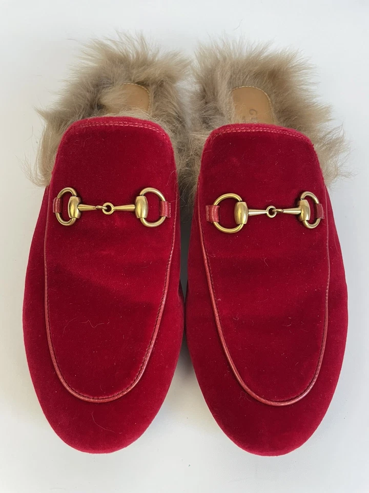 Pele de veludo vermelho GUCCI Princetown Horsebit Mule tamanho 37 EUA 7