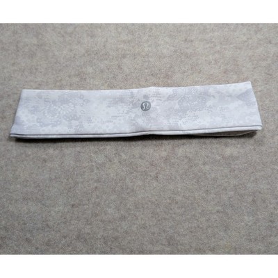 Lululemon Fly Away Tamer Headband Grey White Lace Floral Luxtreme Non-Slip OS