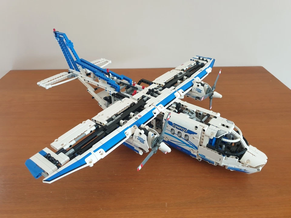 LEGO Technic 42025 Cargo Plane, photo 4 sur 5