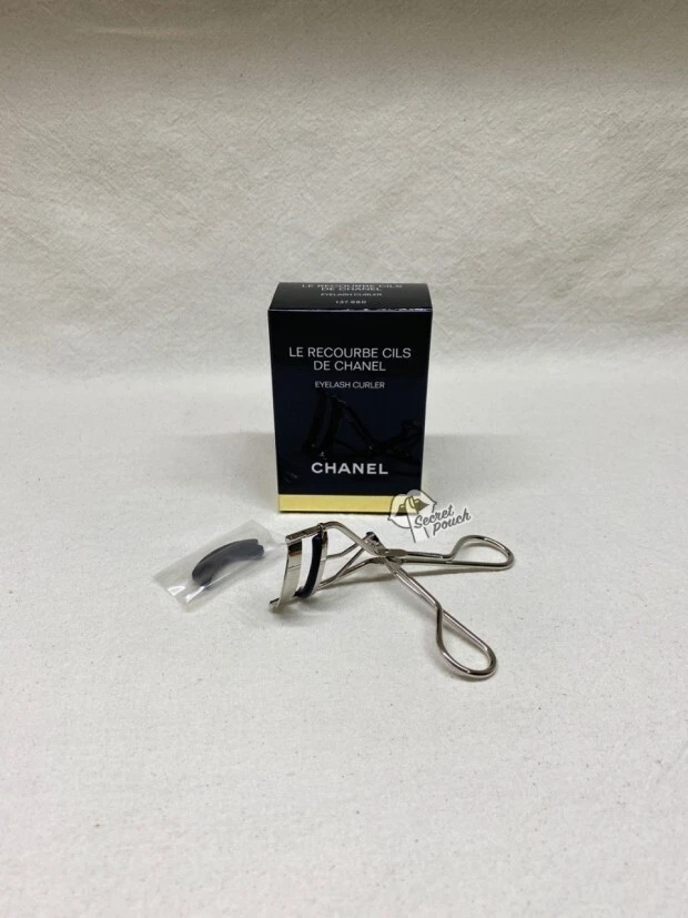 Chanel Eyelash Curler w. Shopping Bag - NWT