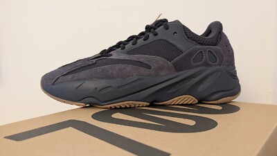 Yeezy Boost 700 \'Utility Black\' 2023 Adidas Yeezy Boost 700 Utility Black 2023 FV5304 Men main image 3