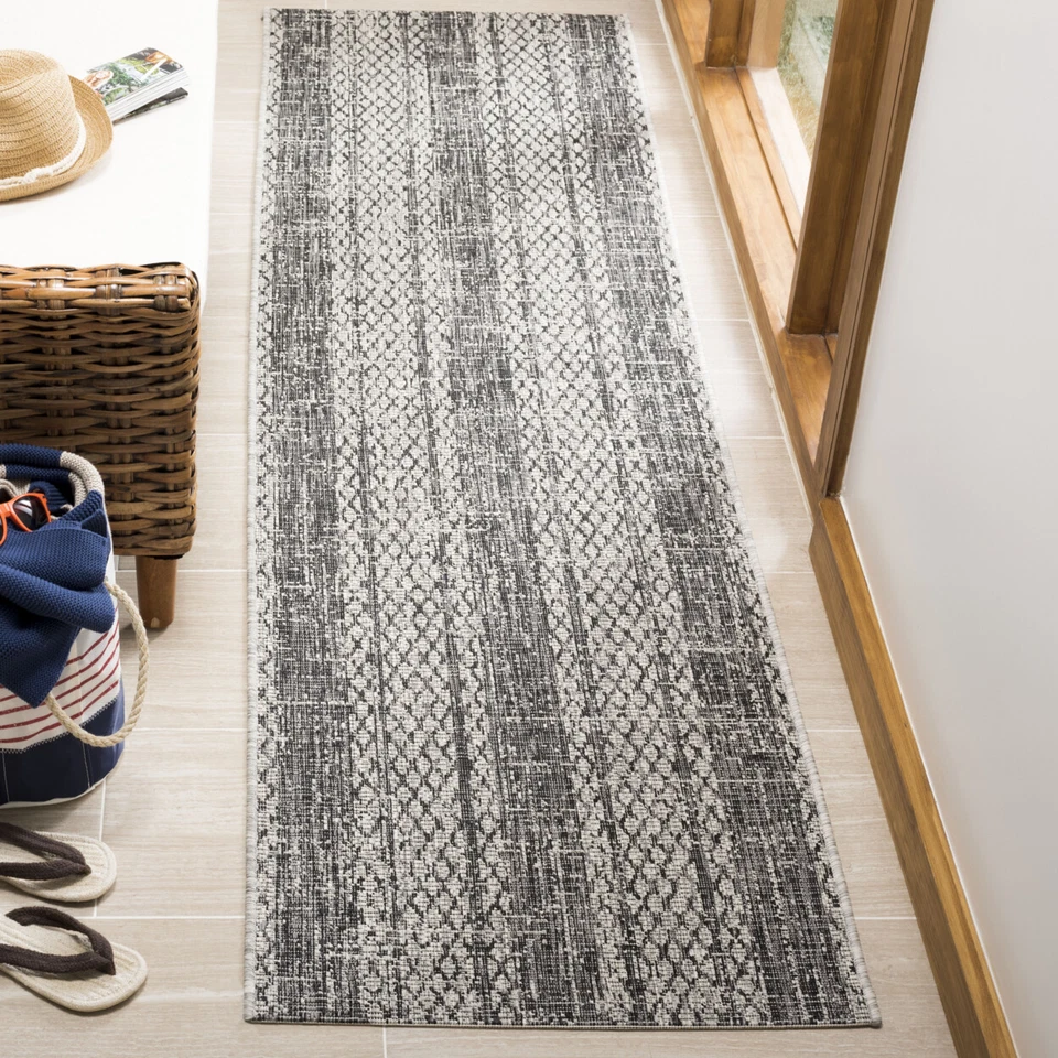 Alfombra SAFAVIEH Exterior CY8736-37612 Patio Gris Claro/Negro Foto 3 de 4