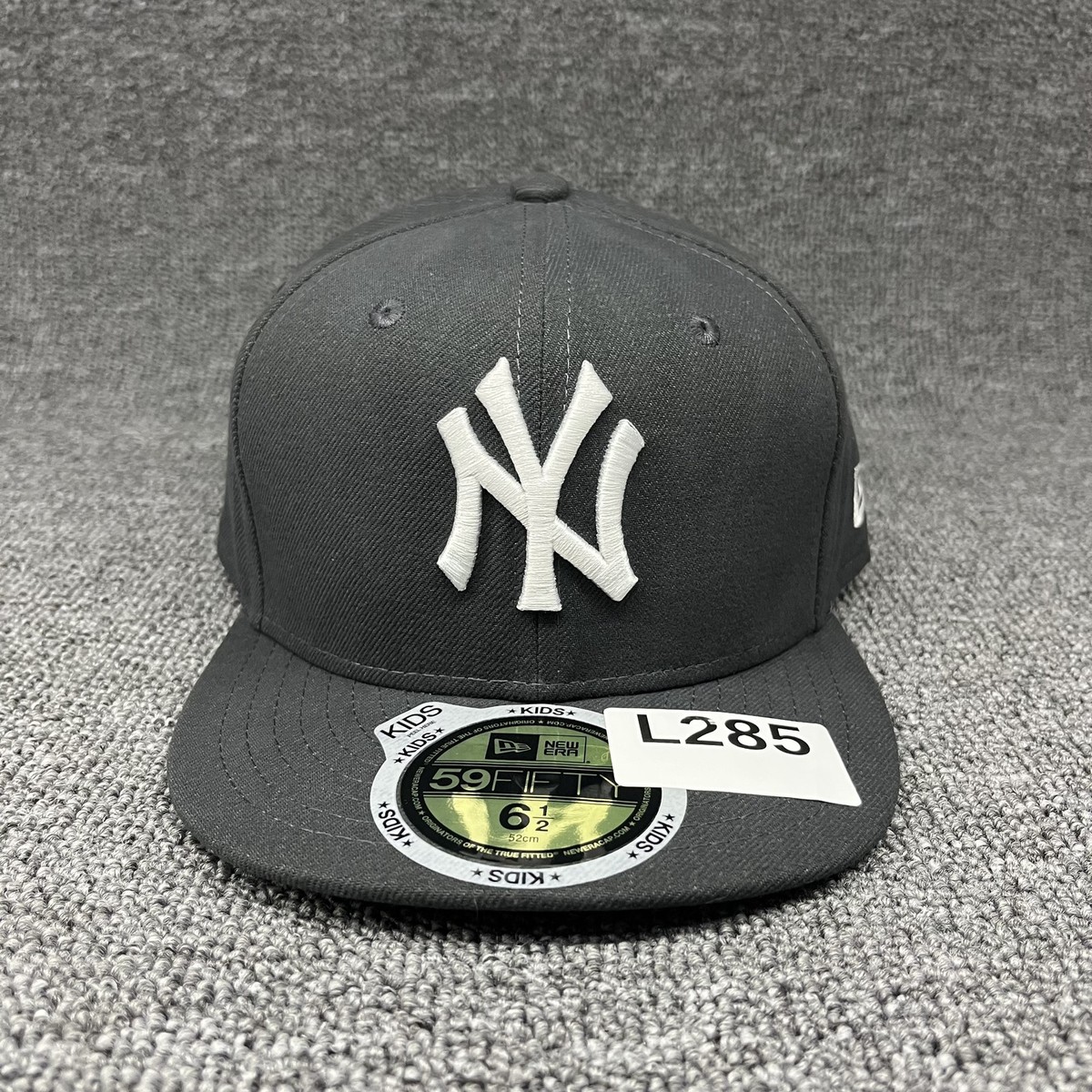 New Era 59FIFTY NY Yankees Kids Fitted Hat Black White Size 6 1/2 52cm Gray UV