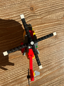 LEGO CREATOR: Cargo Heli (31029) Complete besides one piece.