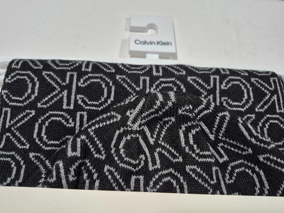 Calvin Klein-Bufanda y Sombrero de Regalo de Invierno Negro Gris Juego de Regalo de 2 Piezas Talla Única Foto 4 de 4
